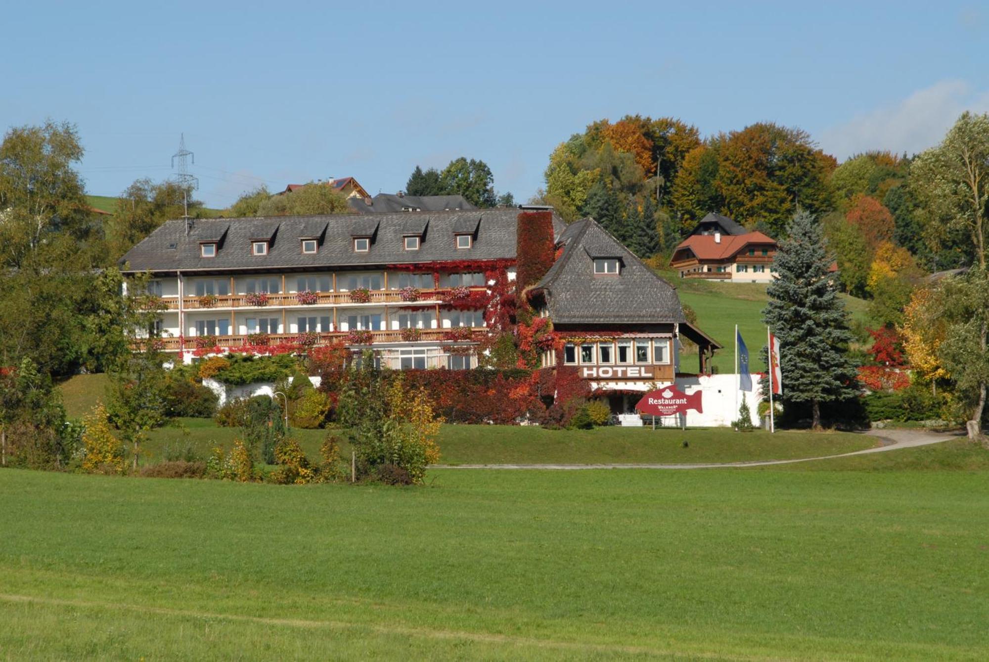 Hotel Walkner Seeham エクステリア 写真